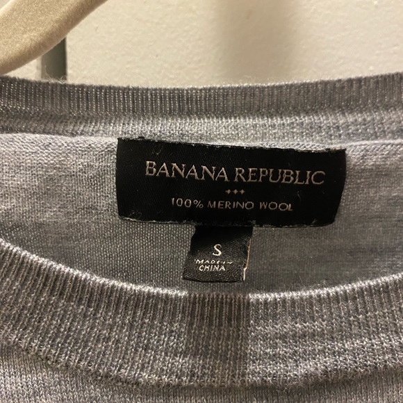 Banana Republic Gray Distressed Sweater Size S - Picture 6 of 6